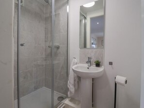 Bathroom - Providence Court in Easingwold (York)