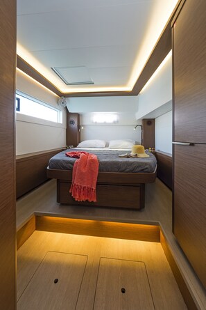 4 bedrooms, in-room safe - Sun-Kissed Sailing Adventure in Islas Sarónicas (Alimos)