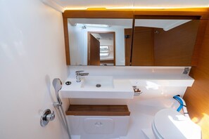 Shower - Sun-Kissed Sailing Adventure in the Ionian Islands, Lefkada (Lefkada)