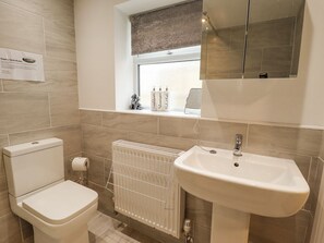 Shower - Willow Cottage, Barrow-Upon-Humber (Barrow-upon-Humber)