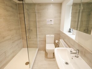 Shower - Willow Cottage, Barrow-Upon-Humber (Barrow-upon-Humber)
