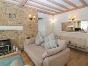 Living area - Claire Cottage, Swanage (Swanage)