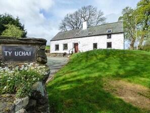 Exterior - Charming Ty Uchaf Retreat in Llangwm (Corwen)