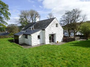 Exterior - Charming Ty Uchaf Retreat in Llangwm (Corwen)