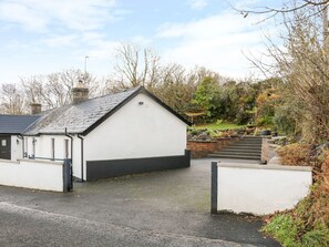 Exterior - Woodleigh Cottage Retreat in Ballycastle (Ballycastle)