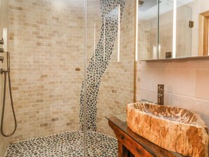 Shower - Fishermen's Cottage, in Devon. (Chulmleigh)