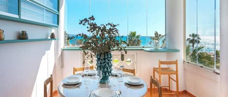 Appartement (2 Bedrooms) | Restauration dans la chambre