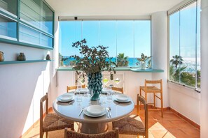Apartment (2 Bedrooms) | In-room dining