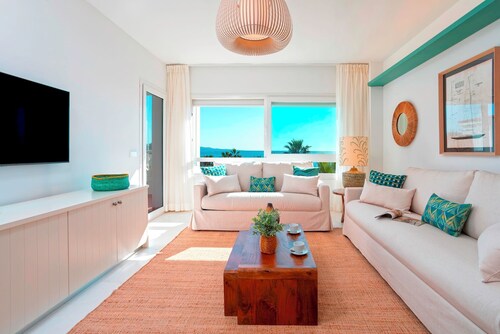 Beachfront Apartment in Puerto Banus. Playa Rocio