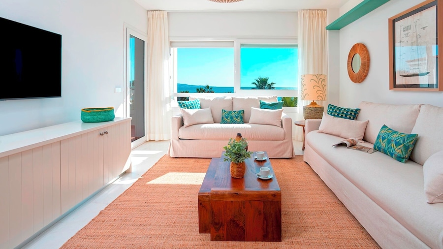 Beachfront Apartment in Puerto Banus. Playa Rocio