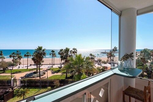 Beachfront Apartment in Puerto Banus. Playa Rocio