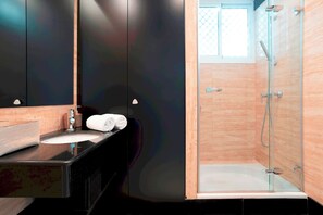 Apart Daire (2 Bedrooms) | Banyo | Duş, ücretsiz banyo/kozmetik ürünleri, saç kurutma makinesi, bide 