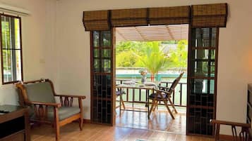 House, 1 Bedroom, Smoking, Private Pool | Living area | Books