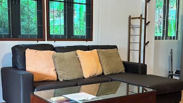 House, 1 Bedroom, Smoking, Private Pool | Living room