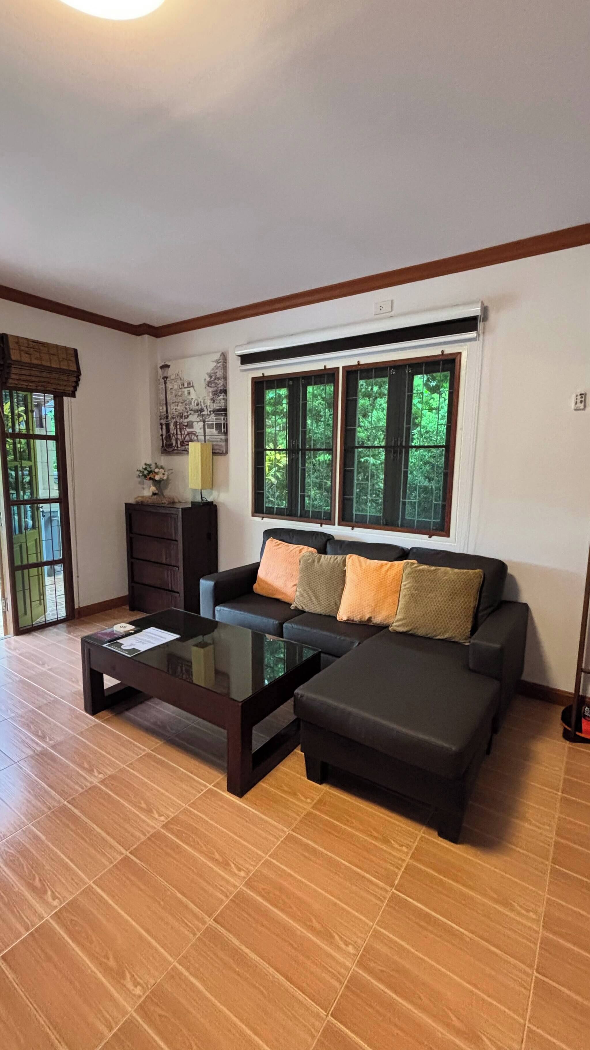 House, 1 Bedroom, Smoking, Private Pool | Ruang tamu | Buku-buku 