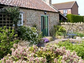 Exterior - The Sun House: Romantic Retreat (Knaresborough)