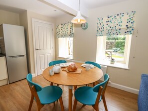 Dining - Old Crow Trees Barn Retreat (Carnforth)