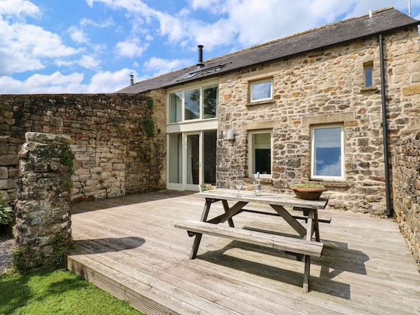 Outdoor dining - Old Crow Trees Barn Retreat (Carnforth)