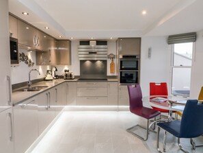 Dishwasher - 1 Arlington Villas, Ilfracombe (Ilfracombe)
