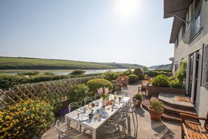 Outdoor dining - Newquay Tamarisk Lodge on the Gannel, Newquay (Newquay)