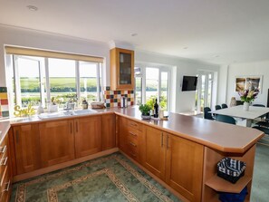 Private kitchen - Newquay Tamarisk Lodge on the Gannel, Newquay (Newquay)