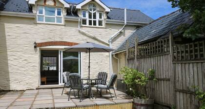 Spring Cottage, Pentre-Cwrt