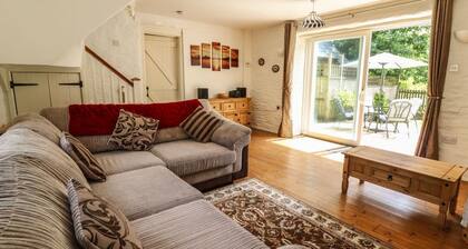 Spring Cottage, Pentre-Cwrt
