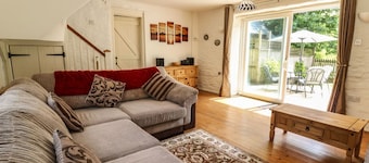 Spring Cottage, Pentre-Cwrt
