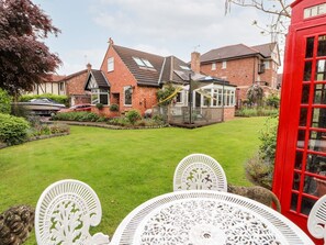 Outdoor dining - Dragon's Den, Chester (Chester)