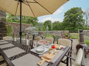 تناول الطعام بالخارج