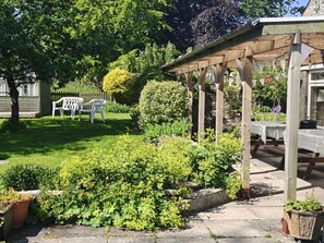 Outdoor dining - Bush Nook House, Brampton, Cumbria (Brampton)