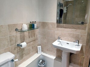 Shower - Bush Nook House, Brampton, Cumbria (Brampton)