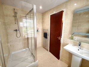 Shower - Bush Nook House, Brampton, Cumbria (Brampton)