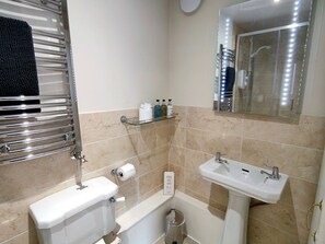 Shower - Bush Nook House, Brampton, Cumbria (Brampton)