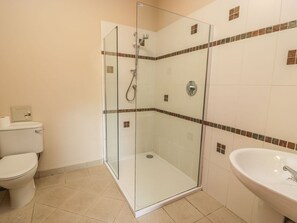 Shower - Laird House is near Lochmaben. (Lockerbie)