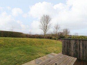 Terrace/patio - Grove Cottage, Whitby (Whitby)