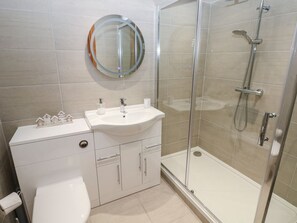 Shower - 14 Neptune House, Milford Haven (Milford Haven)