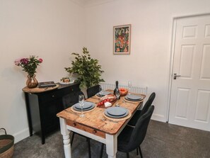 Dining - Isla’s Sea Forge, Skinningrove (Saltburn-by-the-Sea)