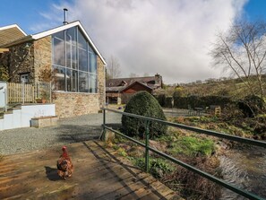 Terrace/patio - The Barn at Glanoer, Hundred House (Llandrindod Wells)