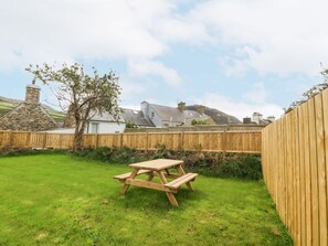 Outdoor dining - Ty Receiver in Nefyn, Gwynedd. (Pwllheli)