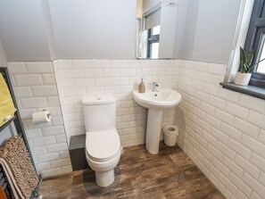 Shower - The Imp's Pad, Lincoln (Lincoln)