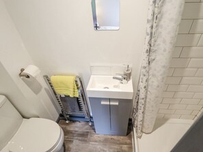 Shower - The Imp's Pad, Lincoln (Lincoln)