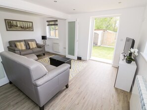 Living area - Meadow Cottage, Broadway (Broadway)