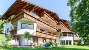 Exterior - Room 'Komfortzimmer Hotel Pankraz 4' with Mountain View, Shared Terrace and Wi-Fi (San Pancrazio)