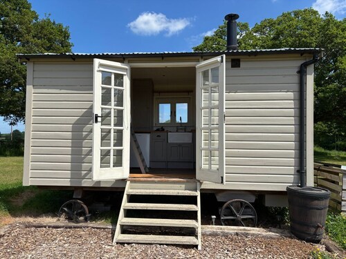 Shepherds Hut 2, Northchapel