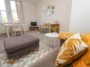 Living area - Penzance Apartment, Penzance (Penzance)