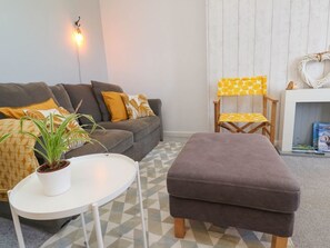 Living area - Penzance Apartment, Penzance (Penzance)