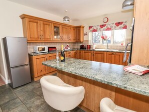 Dishwasher, highchair - MIDDLEGATE: Cozy Ground Floor Retreat (Malton)