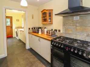 Private kitchen - Family Friendly Becks Fold Retreat (Coniston)