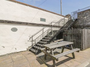 Outdoor dining - The Moorings, Isle Of Whithorn (Newton Stewart)